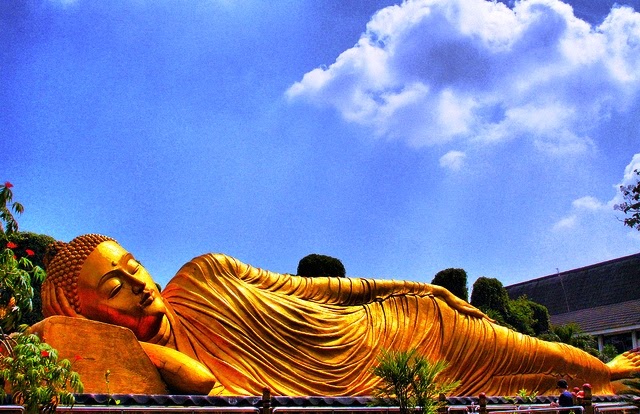 TANGGAL TUA: Patung Budha Tidur [The Sleeping Buddha] di 