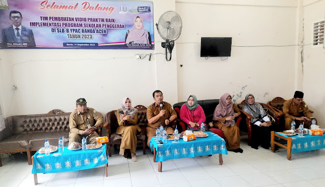 humannesia.com / BANDA ACEH. Dalam rangka mengimplementasikan program sekolah penggerak (PSP), tim dari Kemeterian Pendidikan, Kebudayaan, Riset dan Teknologi (Kemdikbudristek) melakukan pembuatan vidio praktik baik di SLB-B YPAC Banda Aceh.