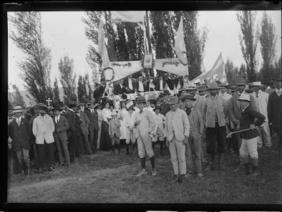 Niños, jóvenes y ancianos de San Francisco en el acto