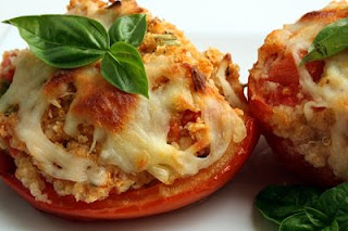 <img src="tomates-rellenos.jpg" alt="puedes rellenar los tomates con jamón, pollo, queso o verduras">