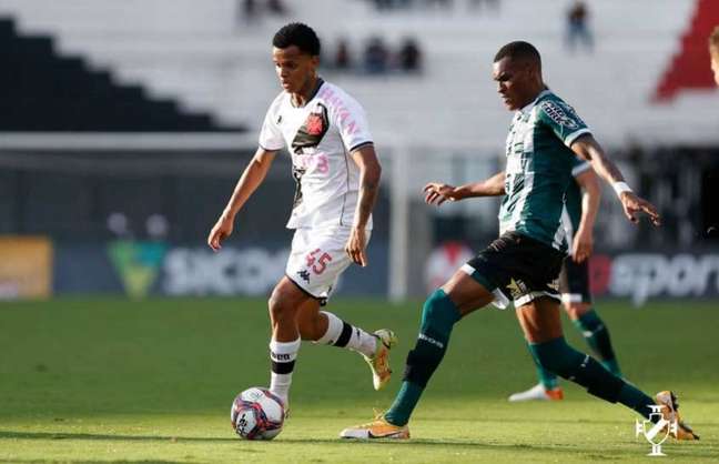 Riquelme celebra boa fase como titular do Vasco