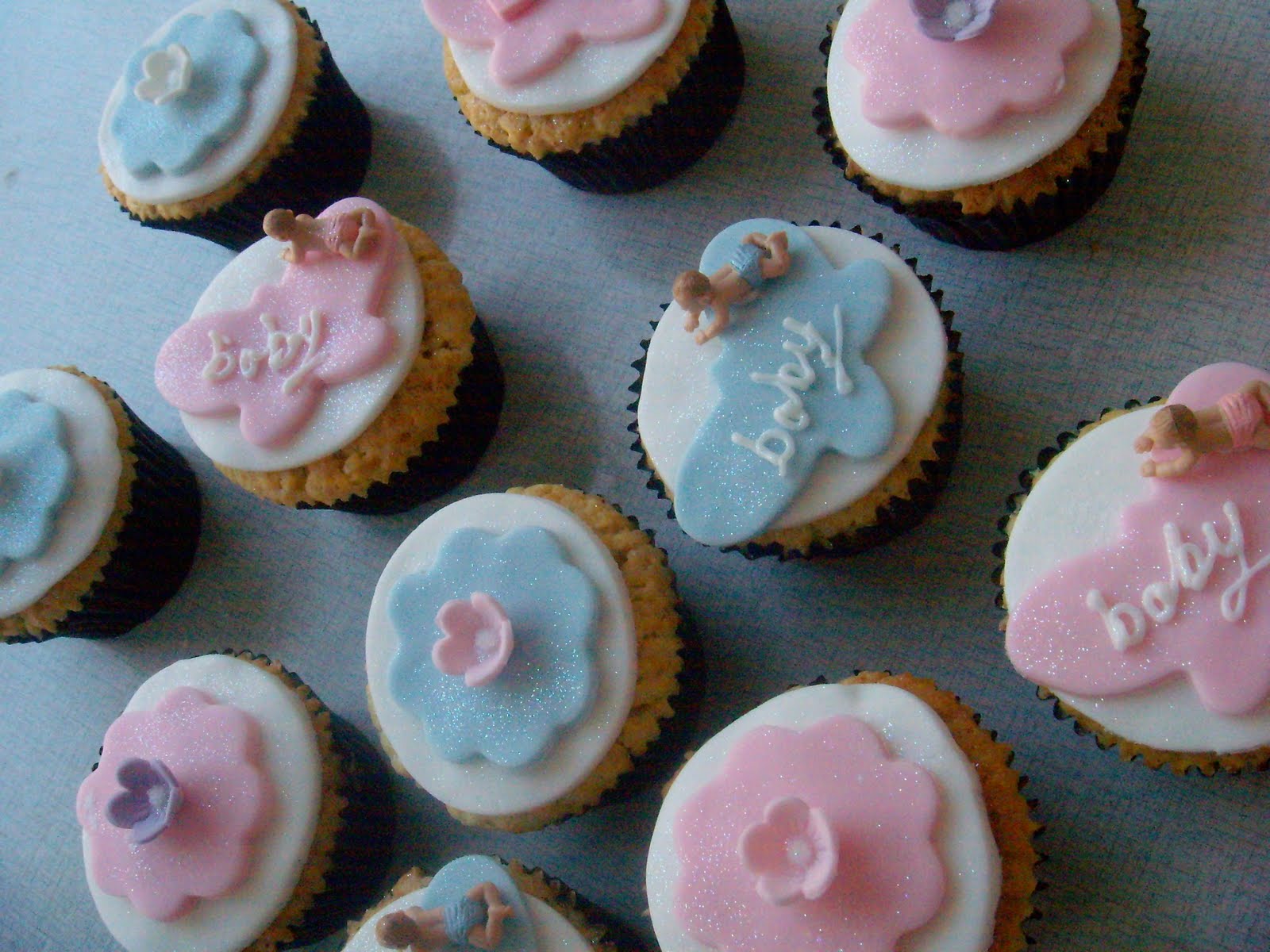 Nadines Baby shower cupcakes