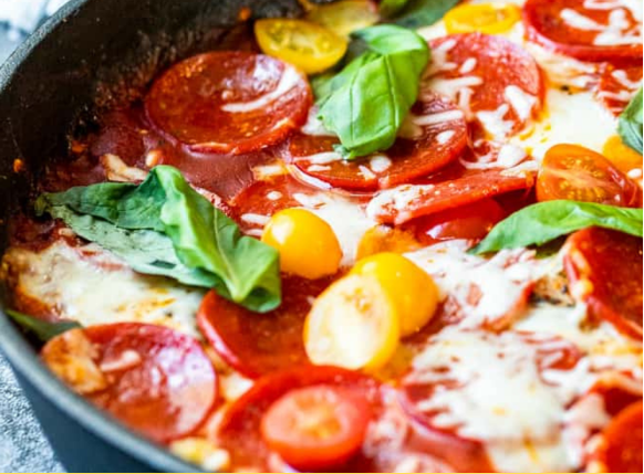 THE BEST SKILLET PEPPERONI PIZZA CHICKEN RECIPE