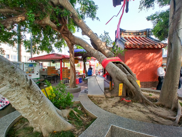 彰化芬園福榕宮泡麵土地公，139線大竹村土地公請吃泡麵