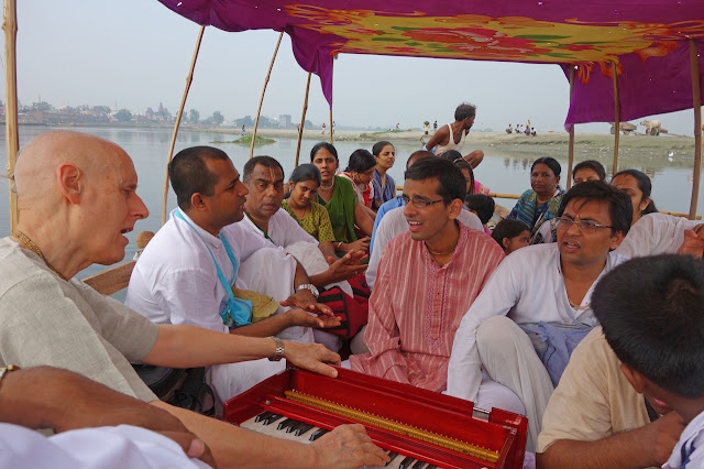 Sankarshan Das Ecstatic Hare Krishna Kirtan on River Yamuna