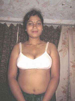 Tamil Aunty White Blouse Hot Image