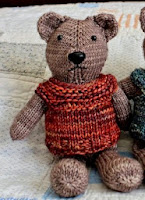 http://translate.google.es/translate?hl=es&sl=en&u=http://www.simplynotable.com/2014/knit-one-piece-teddy-bear-pattern/&prev=search