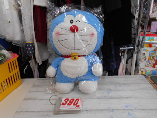 中古品　ドラえもん　ぬいぐるみ　３９０円