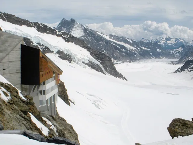 Snow-covered views even in the Spring from Jungfraujoch