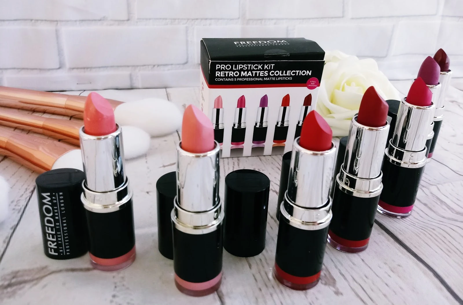 PRO LIPSTICK KIT -  MATTES COLLECTION - RETRO marki FREEDOM