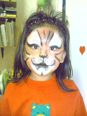 white tiger face. white tiger face paint.