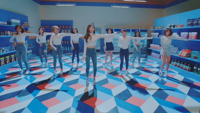 Makin Ramai dan Ceria, Ada 18 Member Twice di MV Comeback 'Heart Shaker'