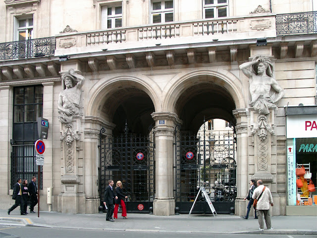 Cour des Fermes, rue du Louvre, Paris