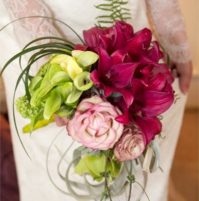 dark pink lilly wedding flowers 