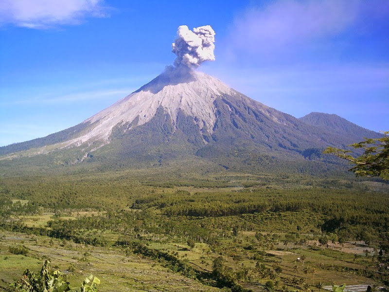 40+ Tren Gambar Warna Gunung Meletus