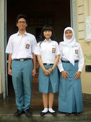 Fenomena Gaya Siswa-Siswi Anak Sekolah - Seragam SMA Mendekati Era 2010