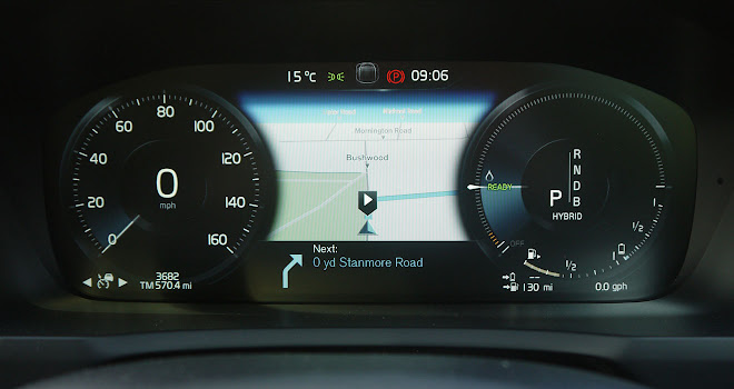 Volvo XC90 T8 instrument panel