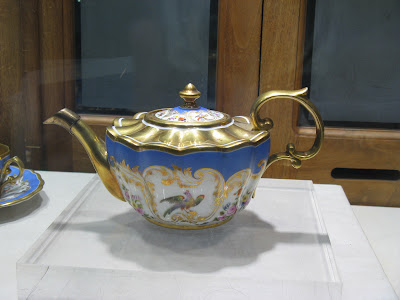 Russian teapot in La Vieille Russe's window on 5th Avenue window