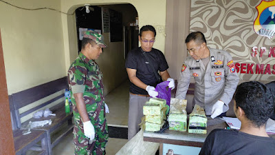 Lagi, Koramil Masalembu Temukan Bungkusan Diduga Narkoba di Gerbang Masuk Makoramil