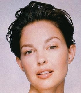 Female or Women Celebrity Hairstyles: Ashley Judd