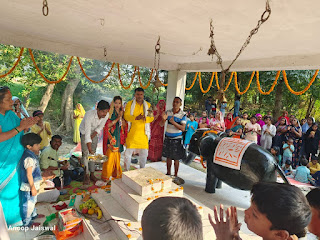 जौनपुर : वाषिर्कोत्सव पर मंदिर में हुआ भंडारे का आयोजन | #NayaSaveraNetwork