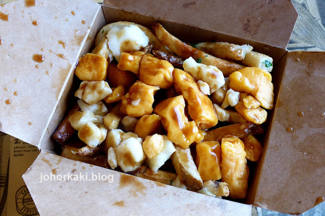 Poutine-Canada-National-Dish