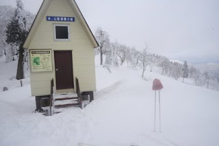 氷ノ越え避難小屋