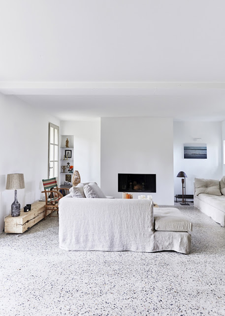 hellolovely-french-farmhouse-butterfly-chairs-camargue-france-living-room