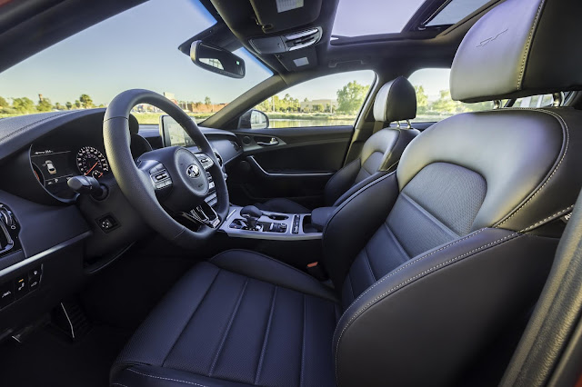 Interior view of 2018 Kia Stinger