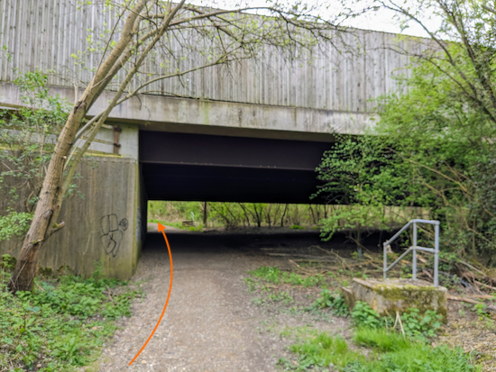 Continue under the A10, and still on Thundridge bridleway 54