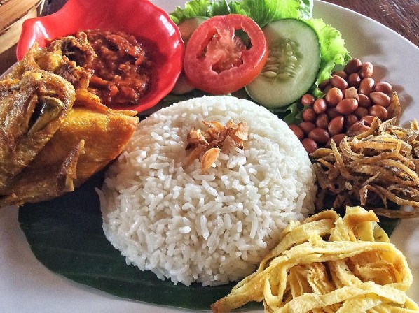 Resep Cara Membuat Nasi Uduk Betawi Gurih + Komplit