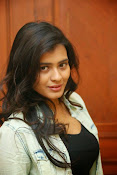 hebah patel latest glamorous stills-thumbnail-15