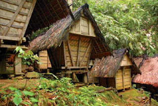 tulak untuk mengunci pintu rumah Baduy