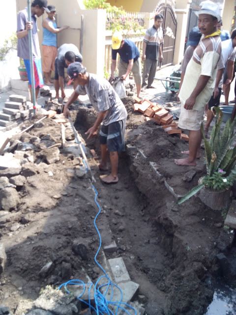 Foto Gotong Royong Pembangunan Saluran Air  FOTO GOTONG ROYONG PEMBANGUNAN SALURAN AIR