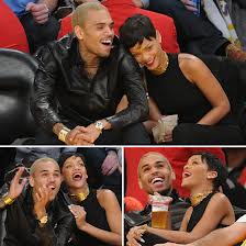 Rihanna oo la soo ogaaday marka Chris Brown isku xanaqan in ay aad u isticmaasho waxyaabaha Daraagiska ah