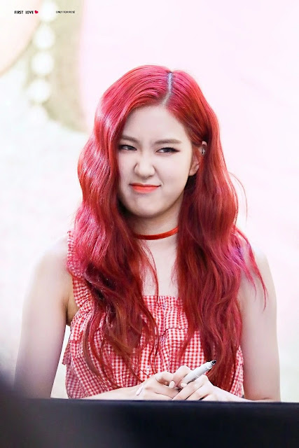 Rambut Merah Rosé BLACKPINK