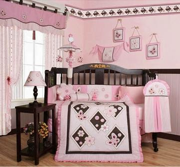 Desain kamar bayi perempuan nuansa merah muda 3