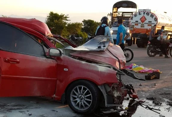 hoyennoticia.com, Cuatro muertos de una misma familia en accidente de transito