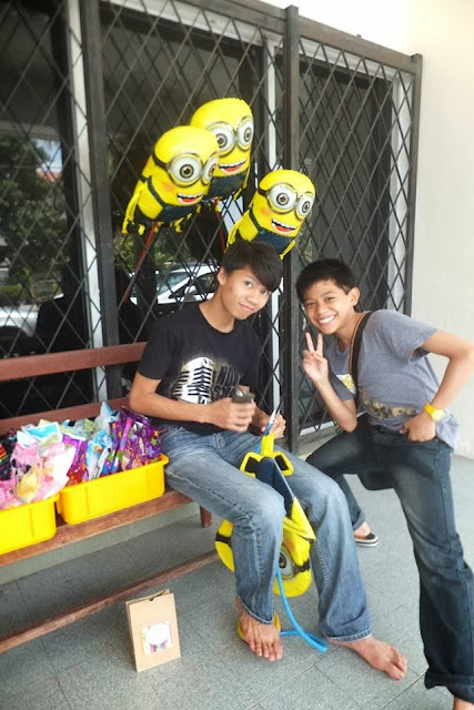 OUR WONDERFUL SIMPLE LIFE: Minions Theme untuk Harijadi 