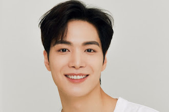 Kim Jonghyeon firma con EVERMORE Entertainment