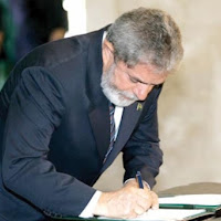 Lula arranjou mega contrato com Petrobras para que banco perdoasse dívida milionária do PT. 