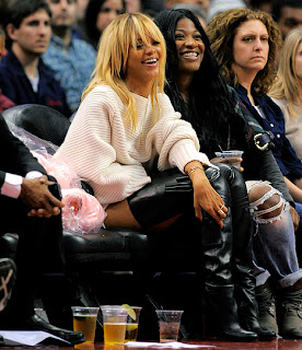 Rihanna shows off blonde hair