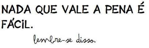 Uma imagem inspiradora com a frase "nada que vale a pena é fácil. lembre-se disso" em um fundo branco, nos lembrando que as conquistas mais significativas exigem esforço e dedicação. Um lembrete poderoso para persistirmos em nossos objetivos e nunca desistirmos diante dos desafios.