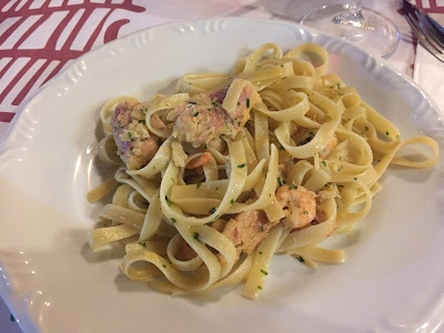 Fettuccini com Truta Defumada e Camarões