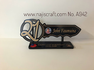 A942 - VALUE 21ST KEY 70CM - METALLIC GOLD NAME