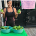 La joven vende aguacate para poder graduarse