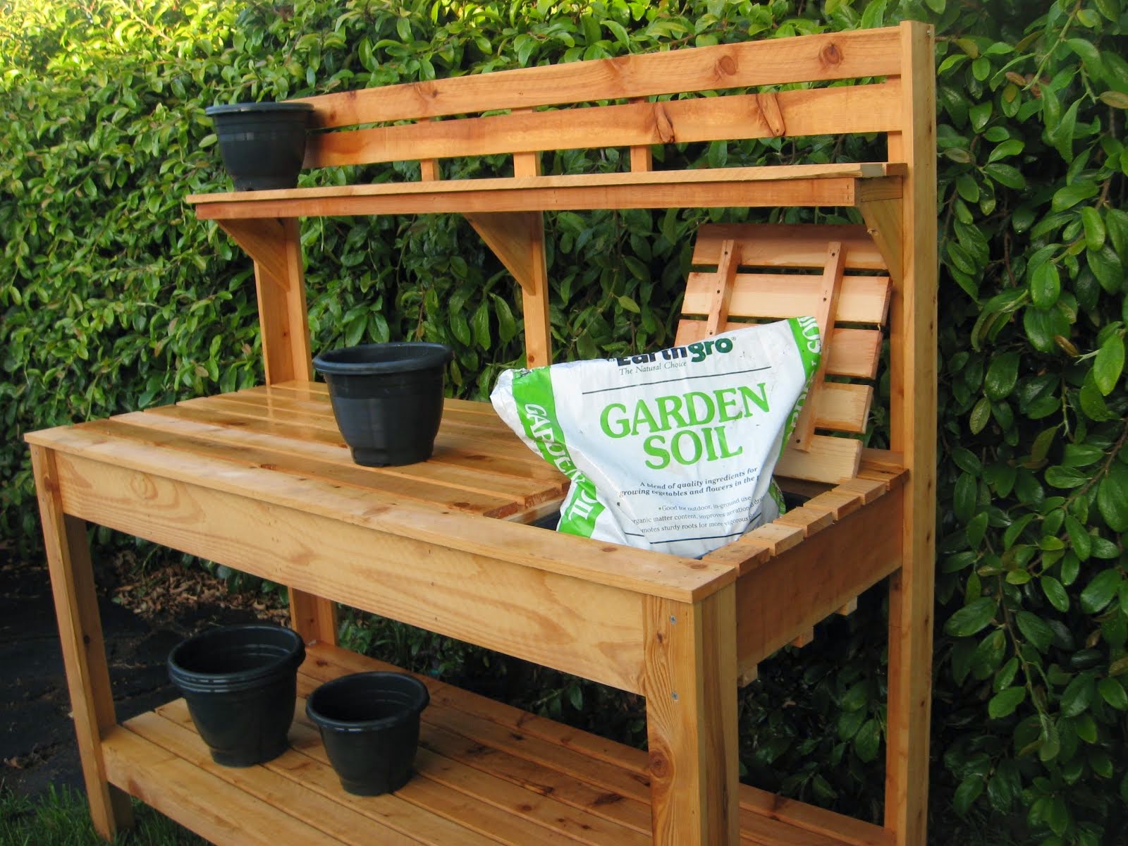 in addition Greenhouse Potting Bench Plans furthermore Garden Potting 