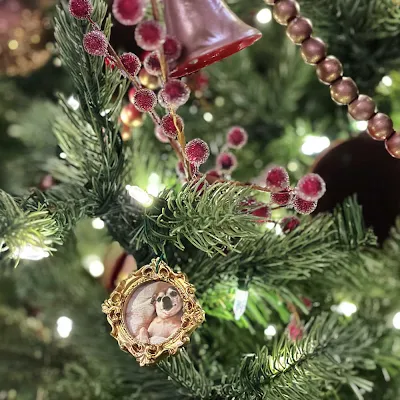 How to Make DIY Vintage Christmas Frame Ornaments 