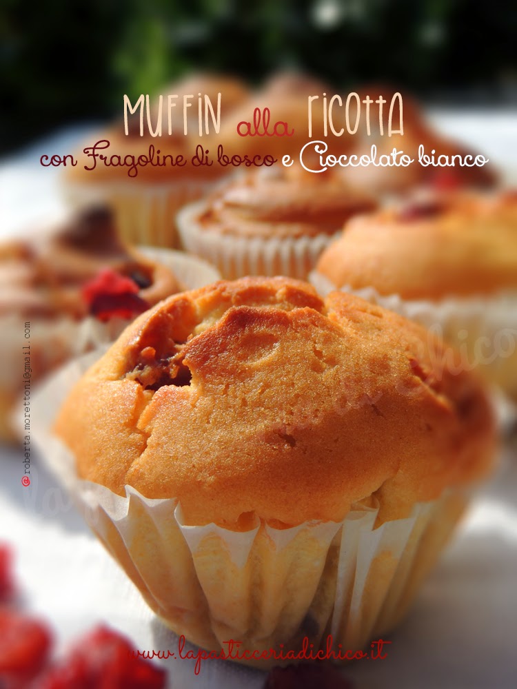 Muffin alla ricotta con fragoline di bosco e cioccolato bianco - www.lapasticceriadichico.it