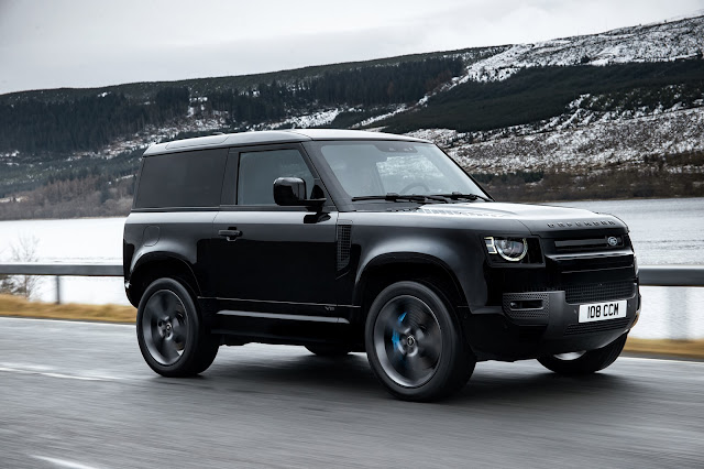 The 2021 Land Rover Defender 90 has a V8 version.